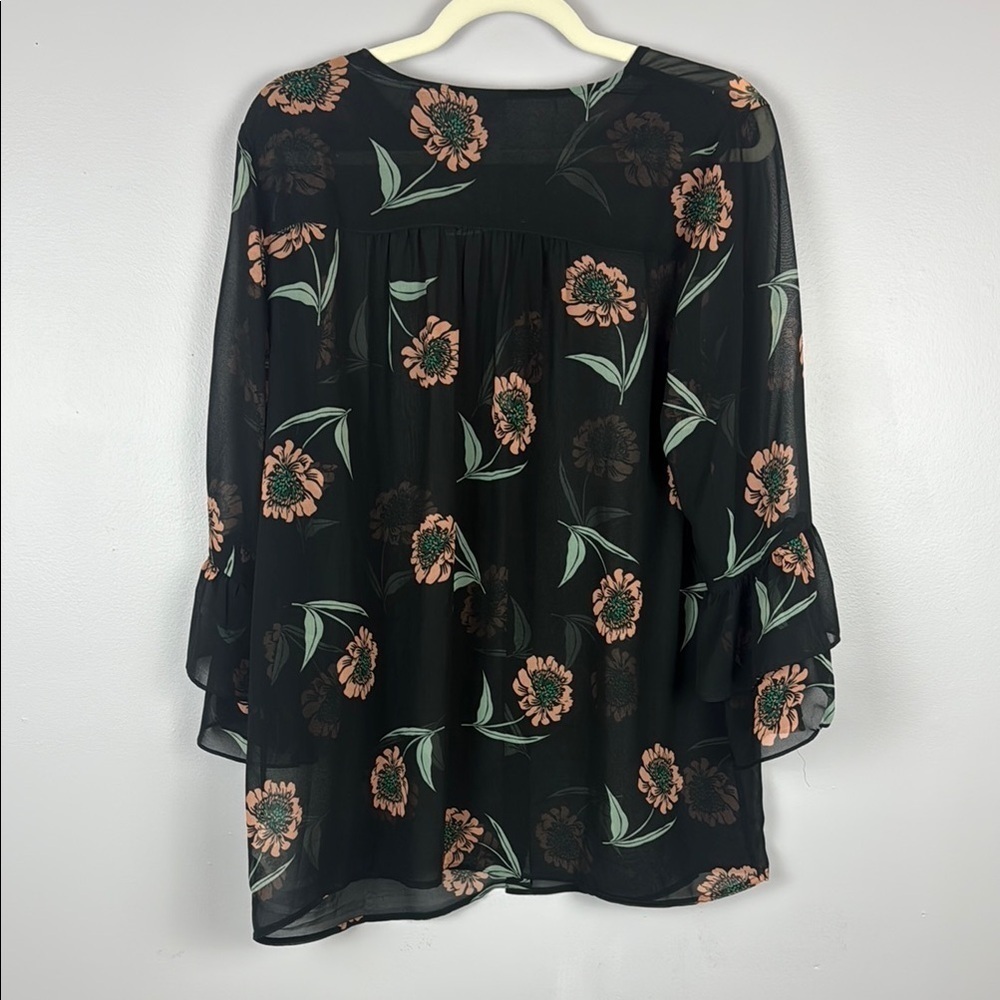 Cabi Black Floral Boxy Blouse with Ruffled Bell Sleeves Size Large - Picture 9 of 9